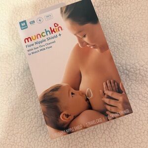 Munchkin Breastfeeding Nipple Shield 20MM with Case